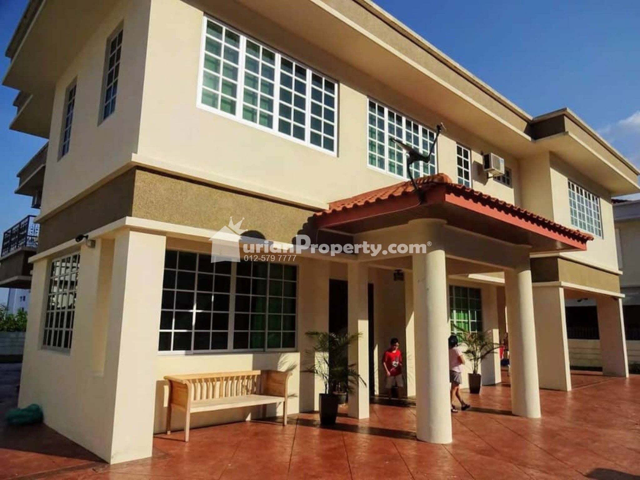 Bungalow House For Sale at Beverly Hills