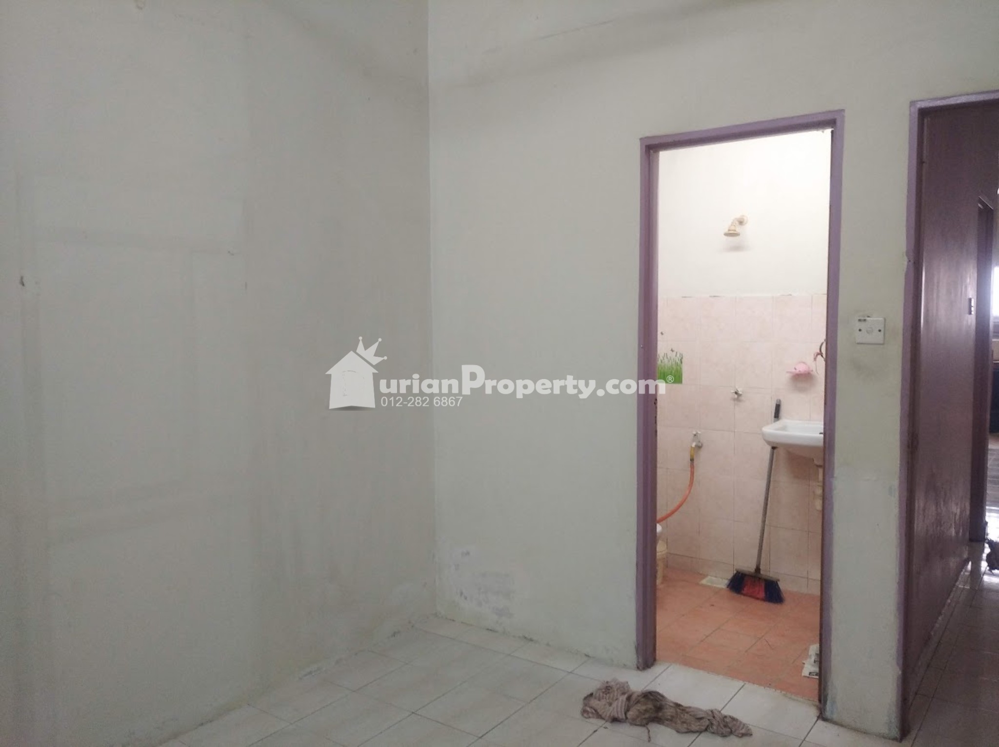 Terrace House For Rent at Kampung Pendamar
