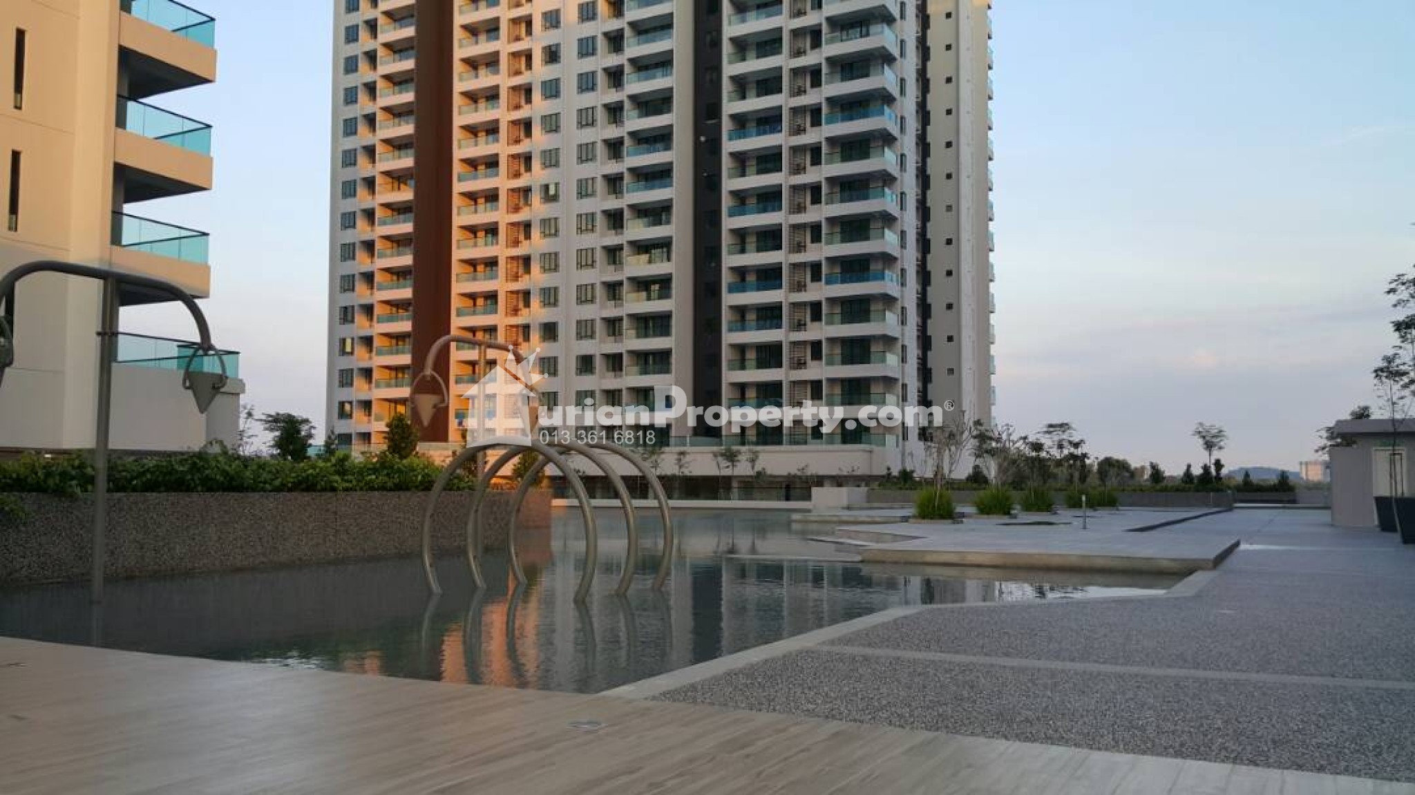 Condo For Sale at Paragon 3