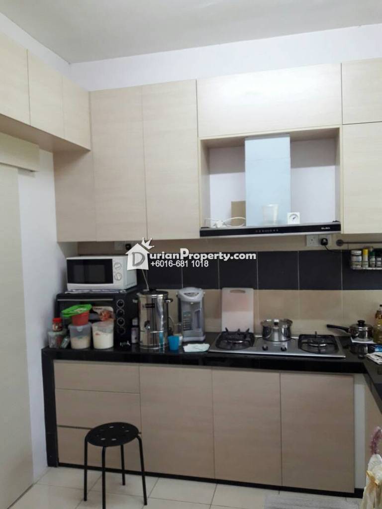 Townhouse For Sale at Lake View Town Villa