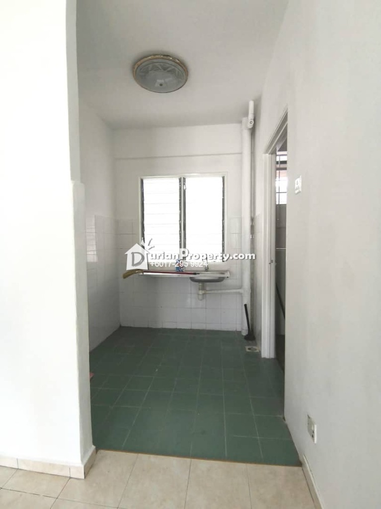 Flat For Sale At Pangsapuri Seri Damai Saujana Puchong For Rm 110 000 By Hans Durianproperty