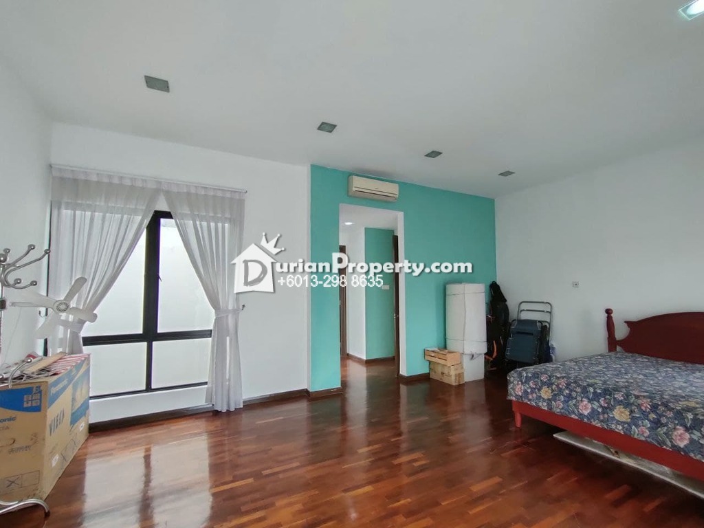 Bungalow House For Sale at Lake Edge, Puchong