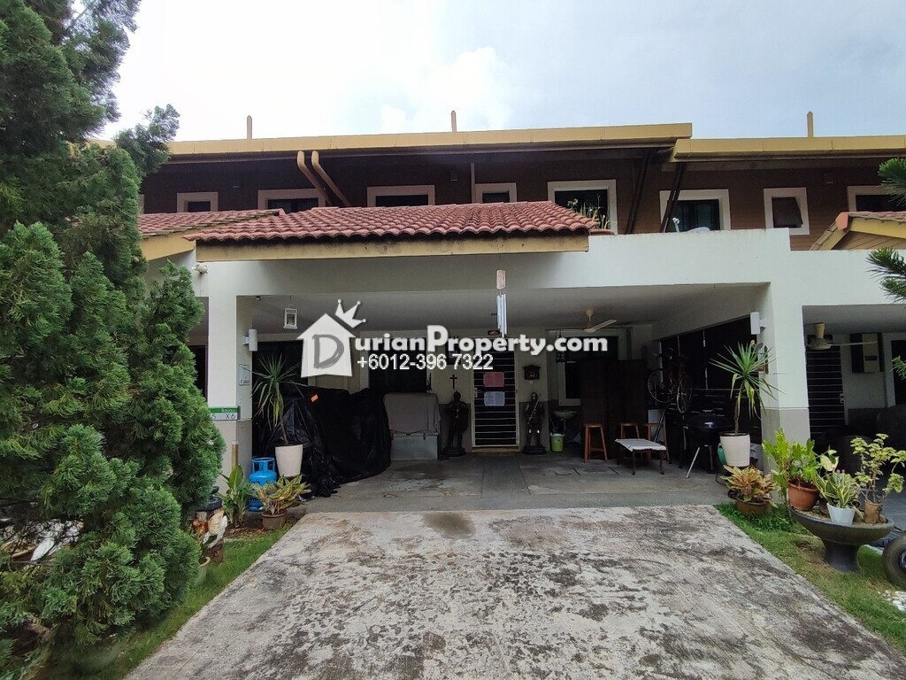 Townhouse For Auction at Pangsapuri Pinggiran Bayou, Gelang Patah