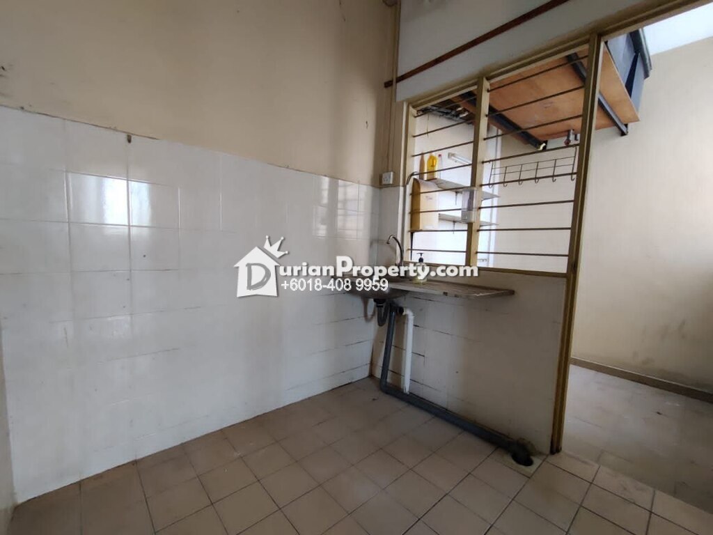 Apartment For Sale at Puchong Utama Court 2, Bandar Puchong Utama