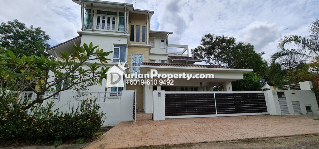 Bungalow House For Sale at Perdana Lakeview East