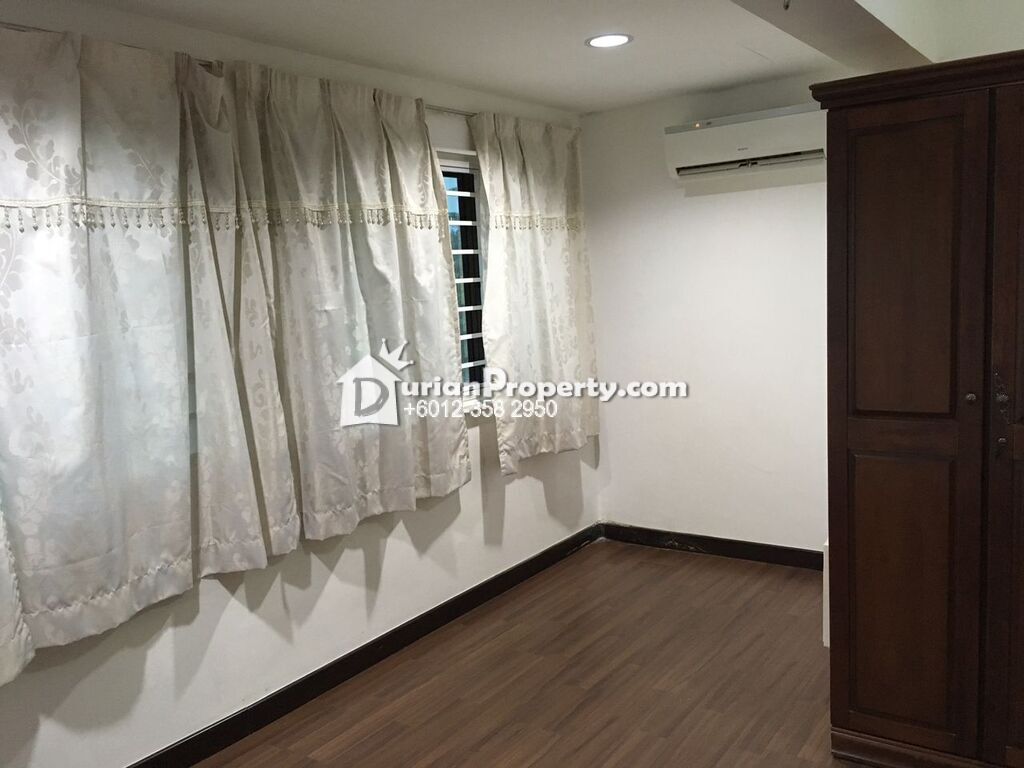 Terrace House For Sale at SS19