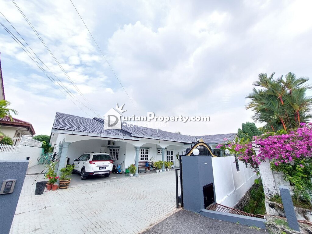 Bungalow House For Sale at Section 3