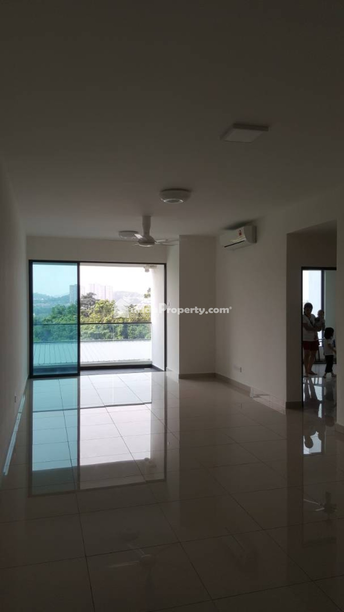 Condo For Rent at Emerald Residence