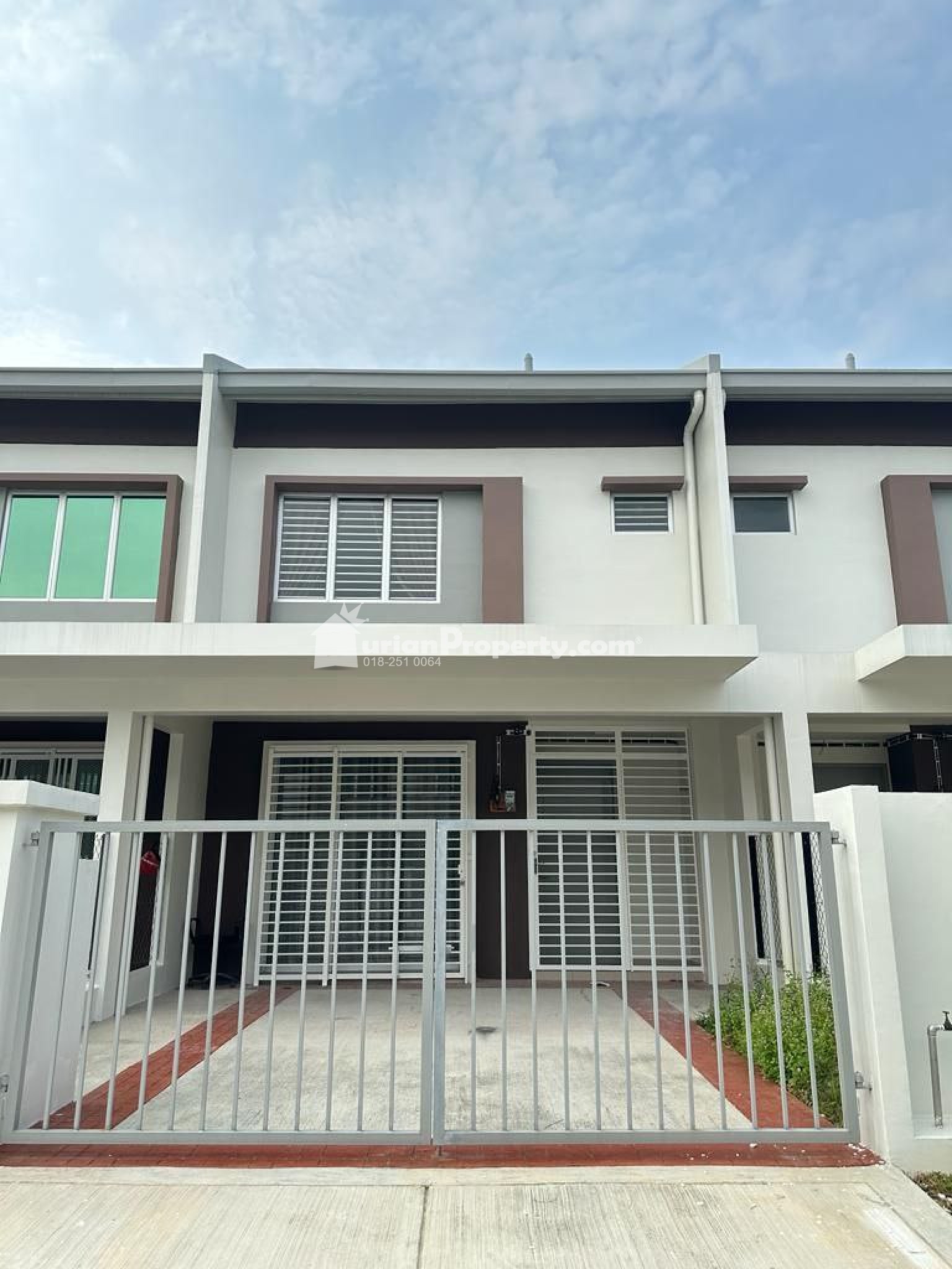 Terrace House For Rent at Taman Salak Perdana