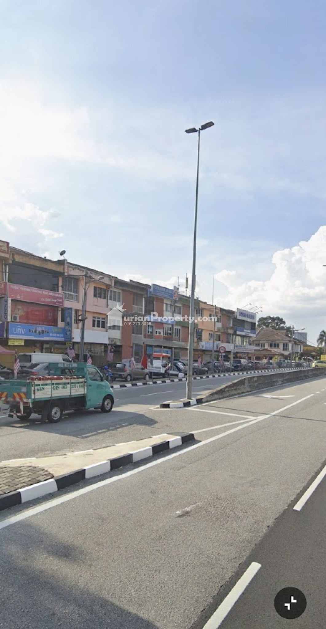 Bungalow House For Rent at Taman Sri Reko