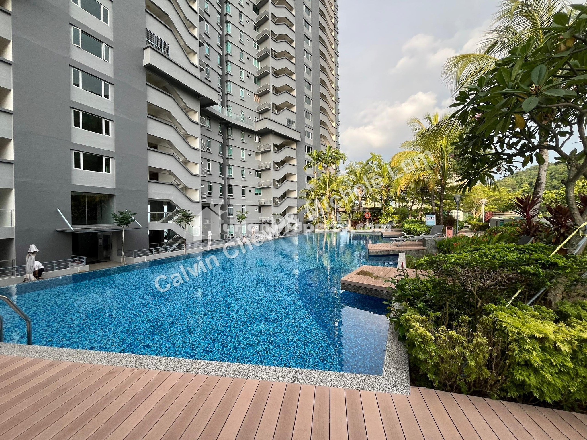 Condo For Auction at 10 Island Resort
