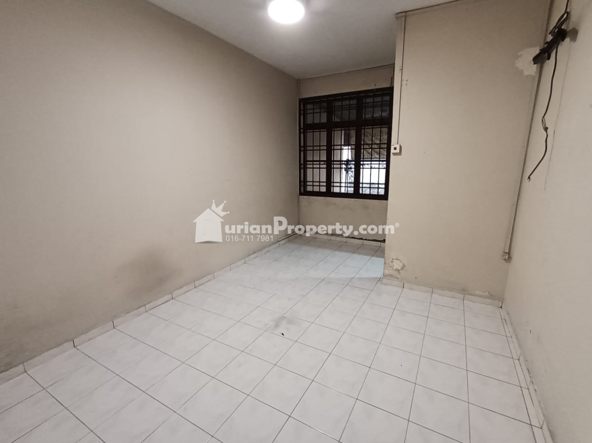 Terrace House For Rent at Taman Desa Cemerlang