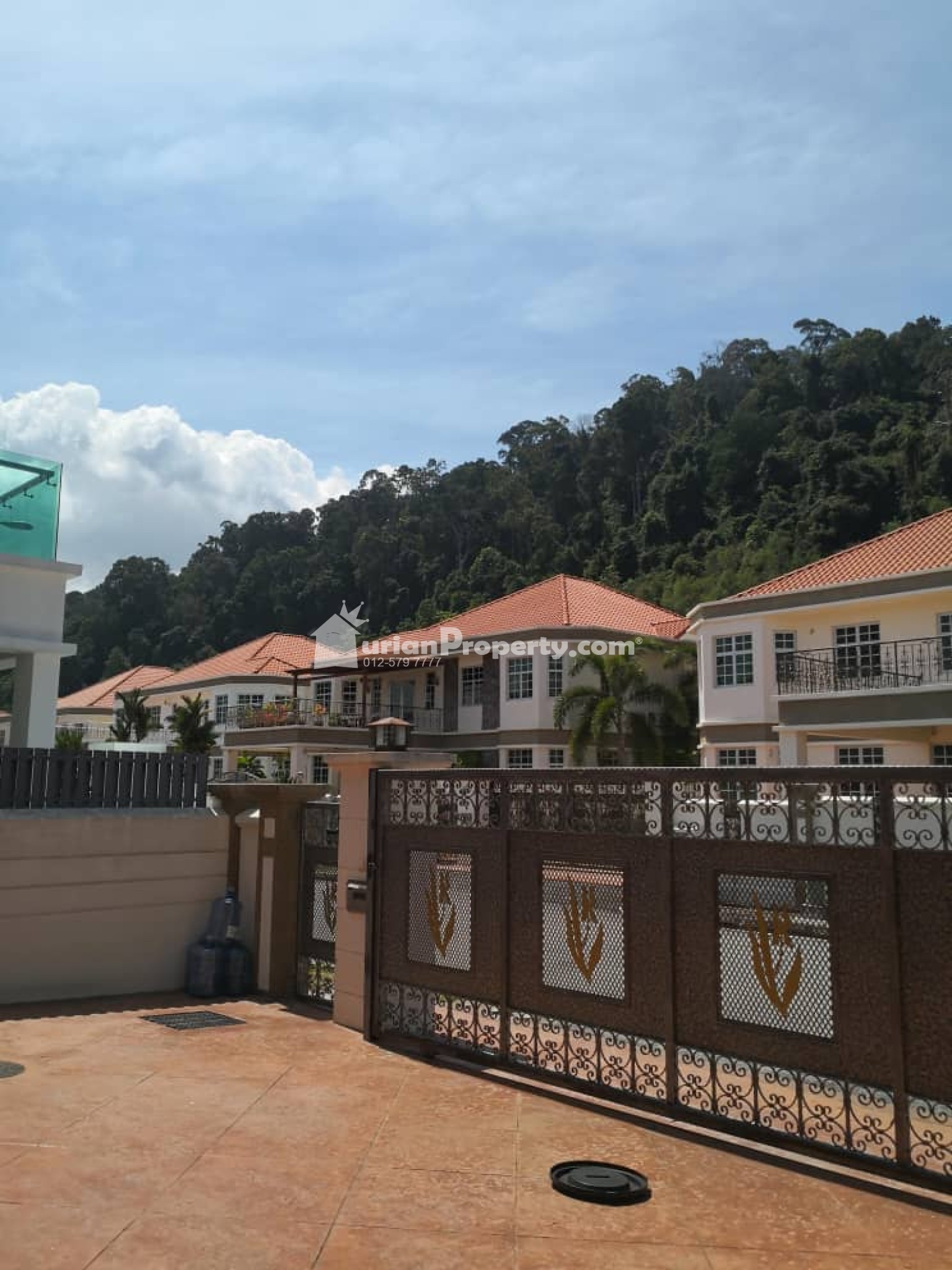 Bungalow House For Sale at Beverly Hills