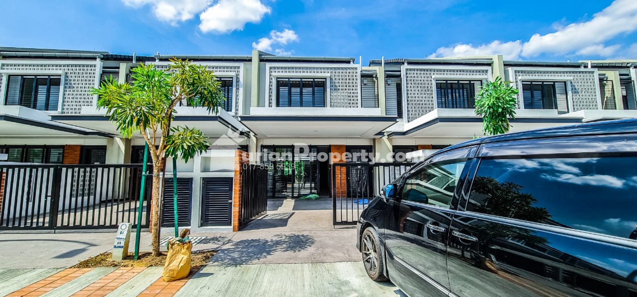 Terrace House For Rent at Elmina West