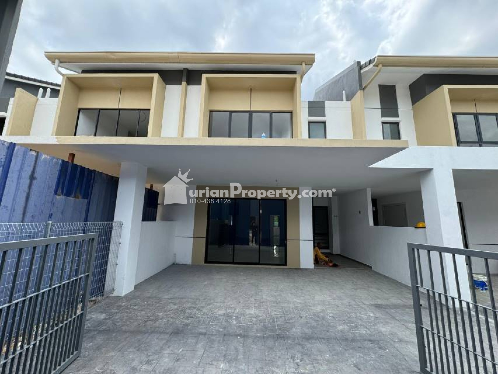 Terrace House For Sale at Section 7
