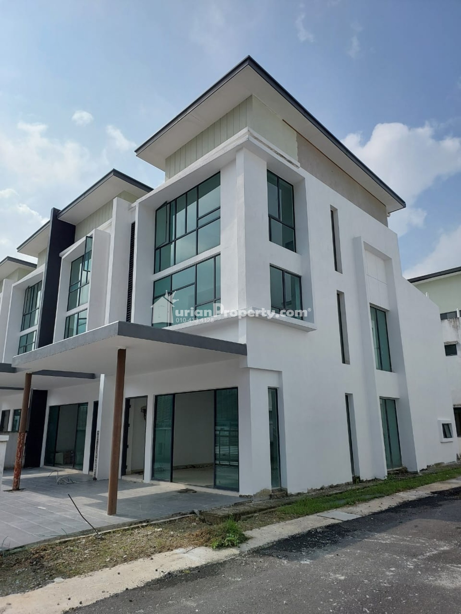 Terrace House For Sale at Seksyen U10