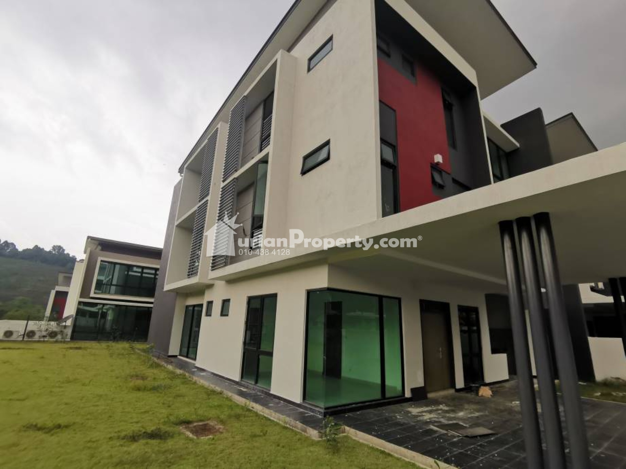 Bungalow House For Sale at Seksyen U10