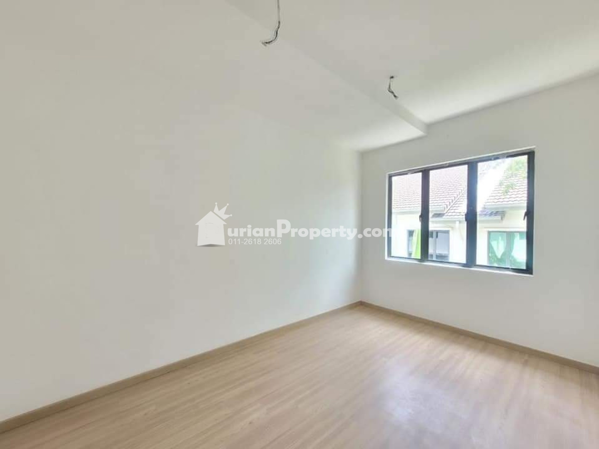 Terrace House For Sale at Diamond City