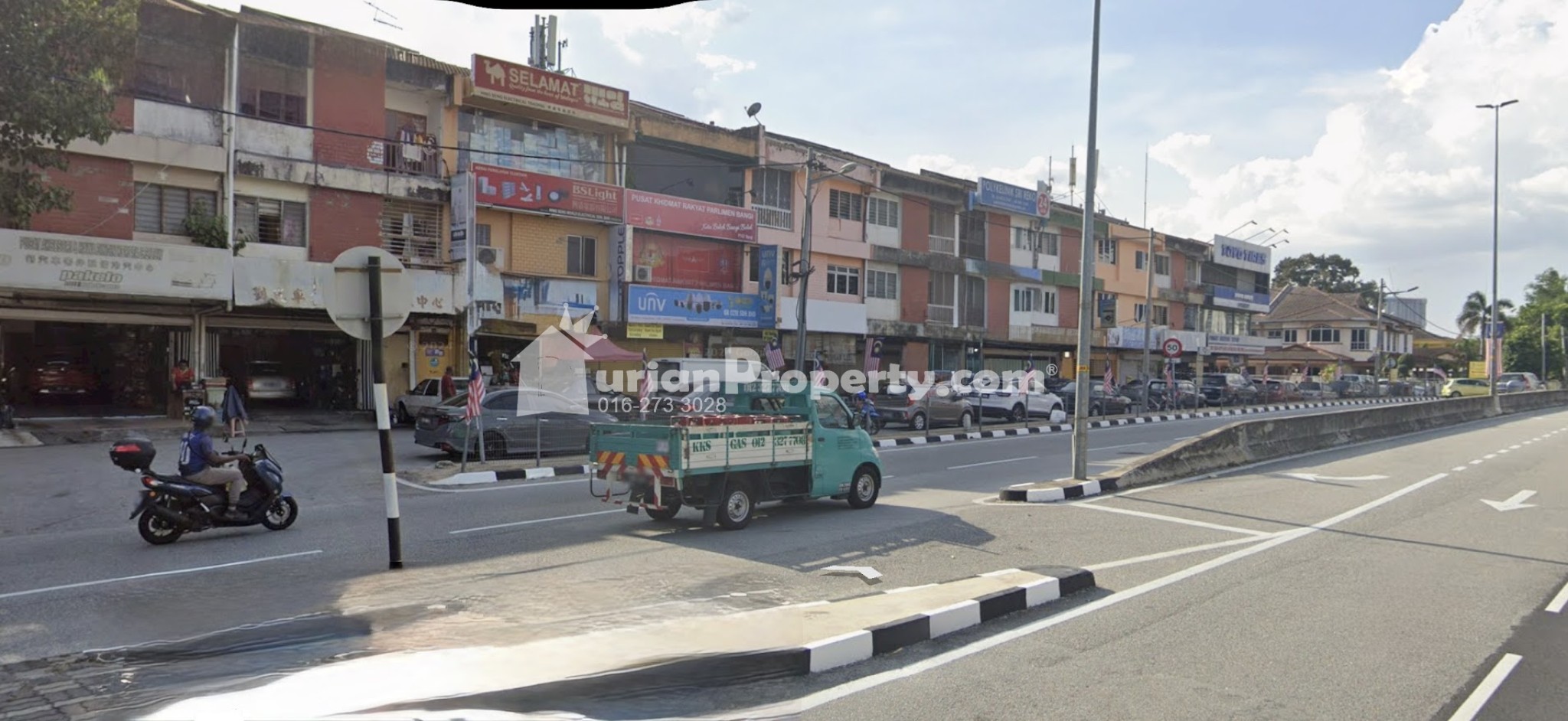 Bungalow House For Rent at Taman Sri Reko