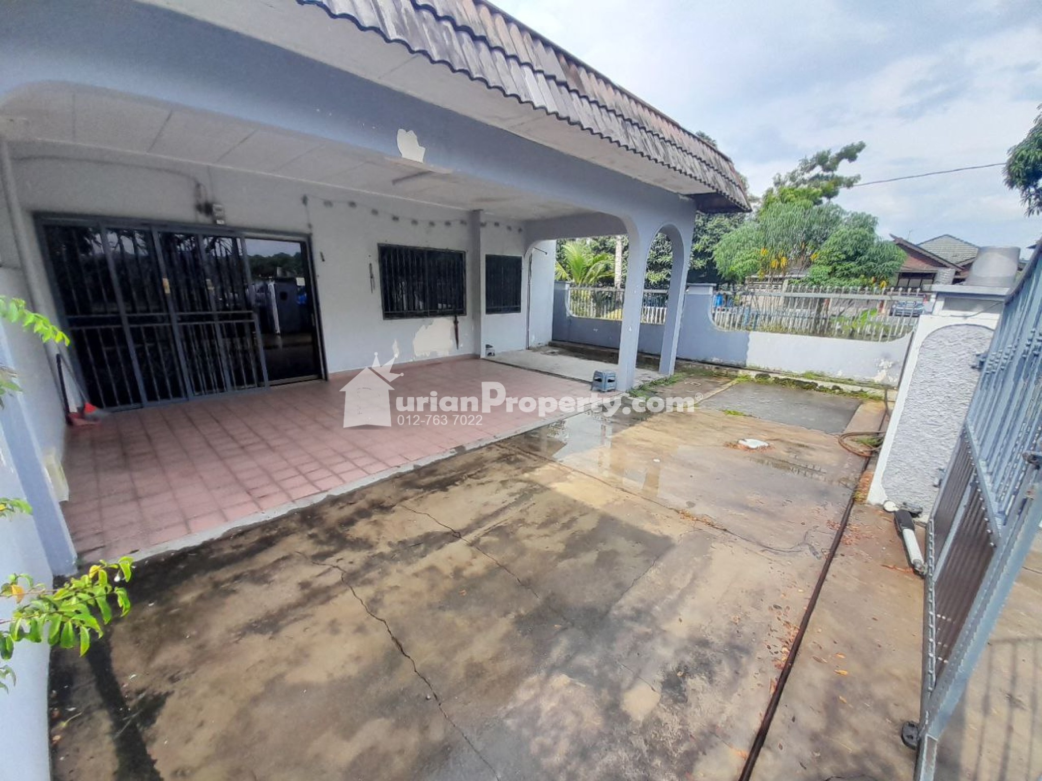 Terrace House For Sale at Section 17