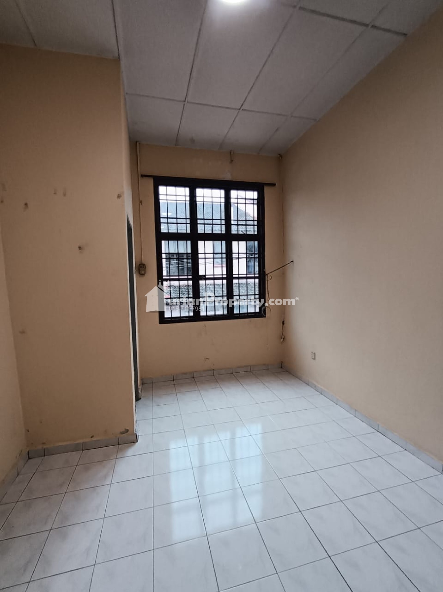 Terrace House For Rent at Taman Desa Cemerlang