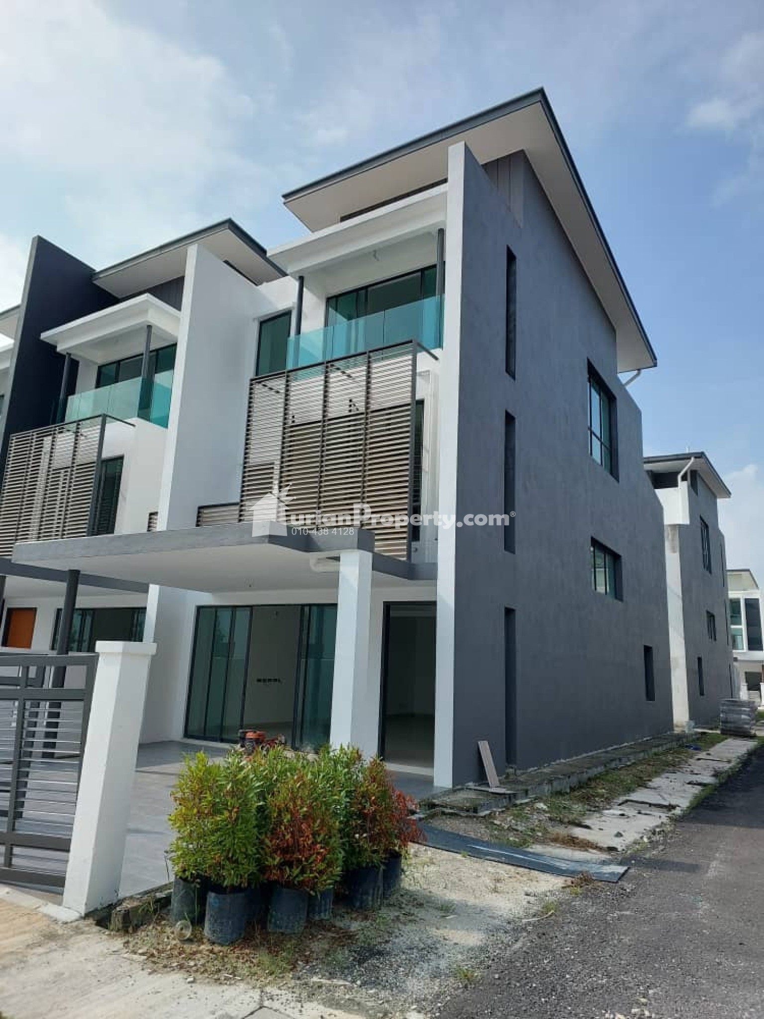 Terrace House For Sale at Seksyen U10