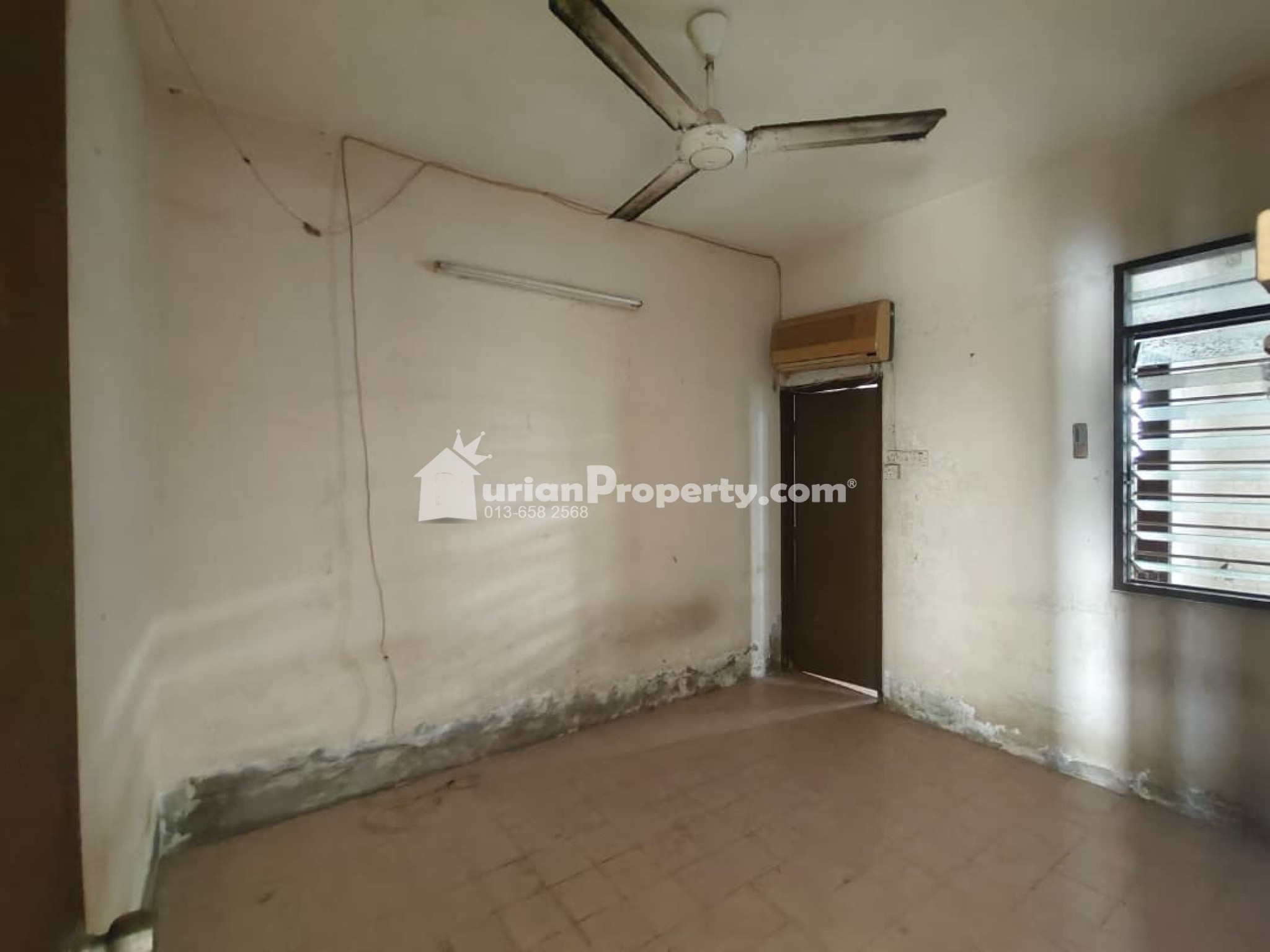 Terrace House For Sale at Island Glades