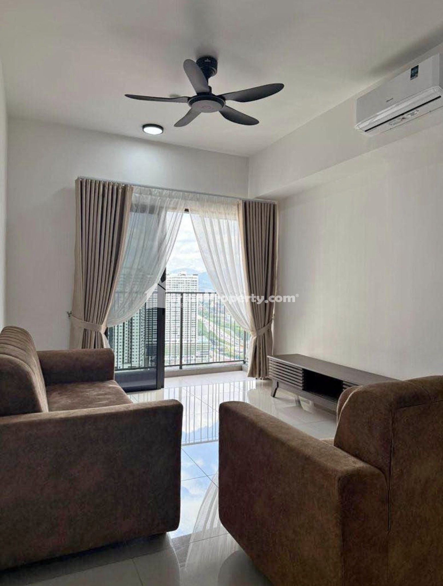 Condo Room for Rent at Quadro Residences