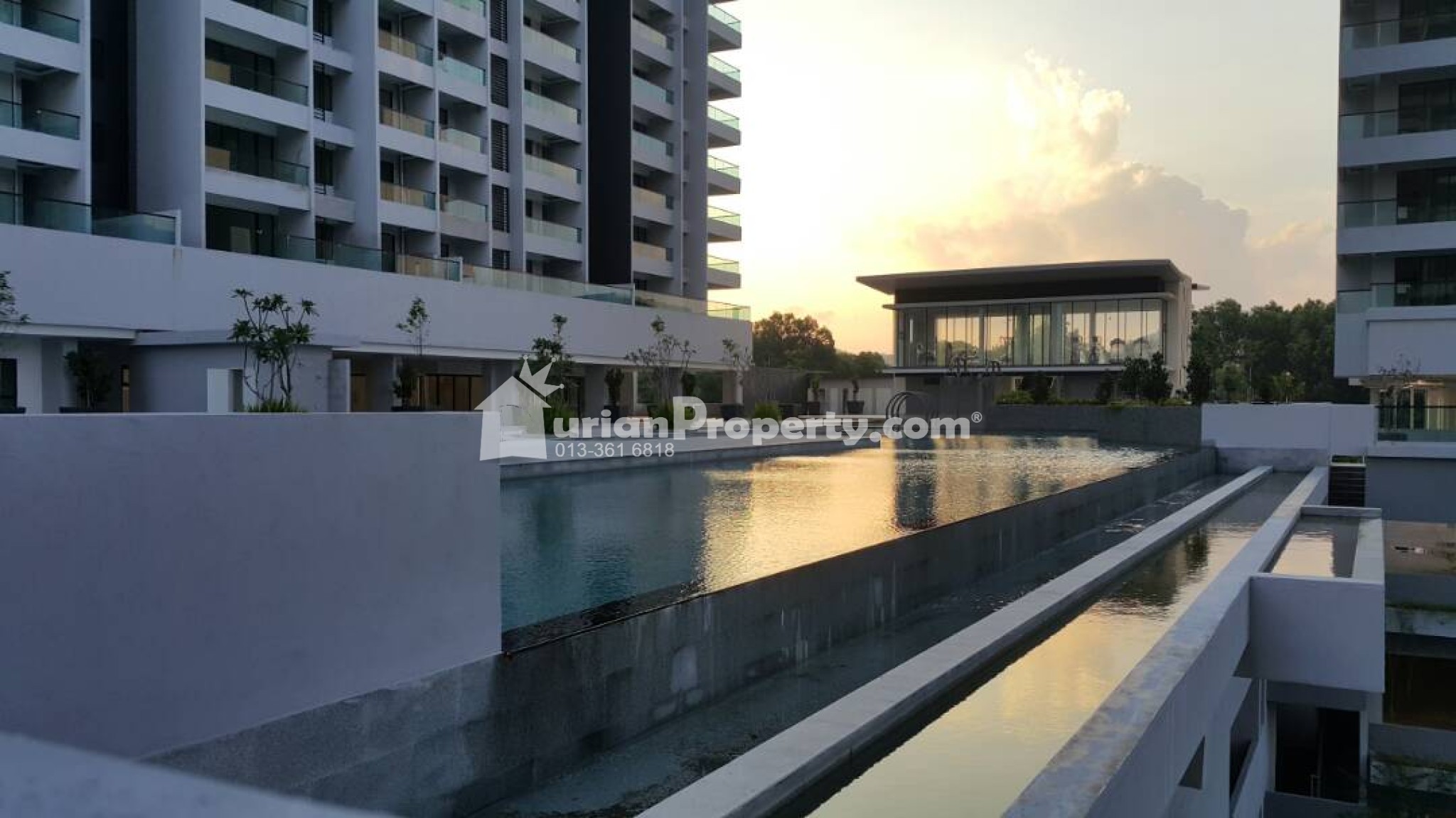 Condo For Sale at Paragon 3