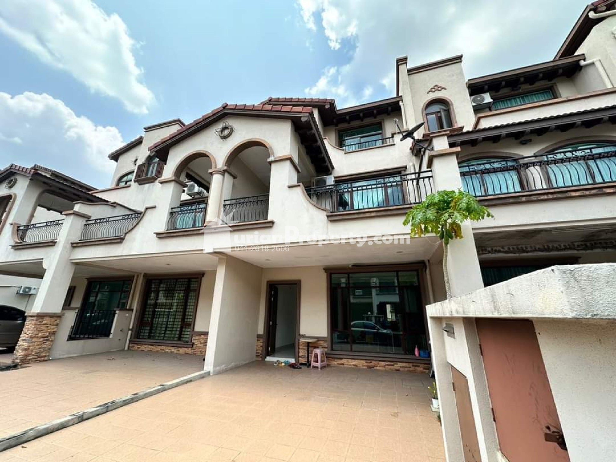 Terrace House For Sale at Diamond City