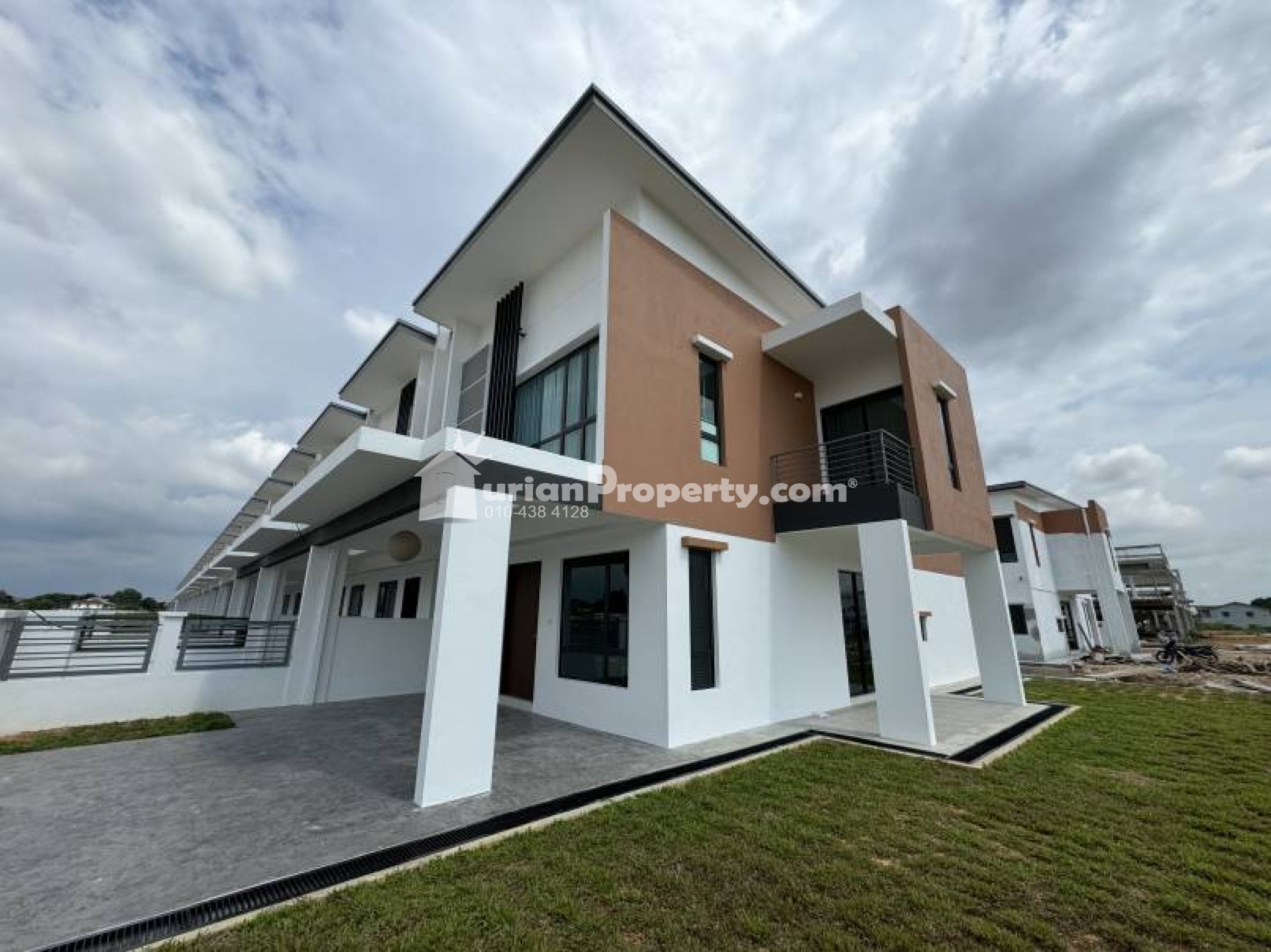 Terrace House For Sale at i-City