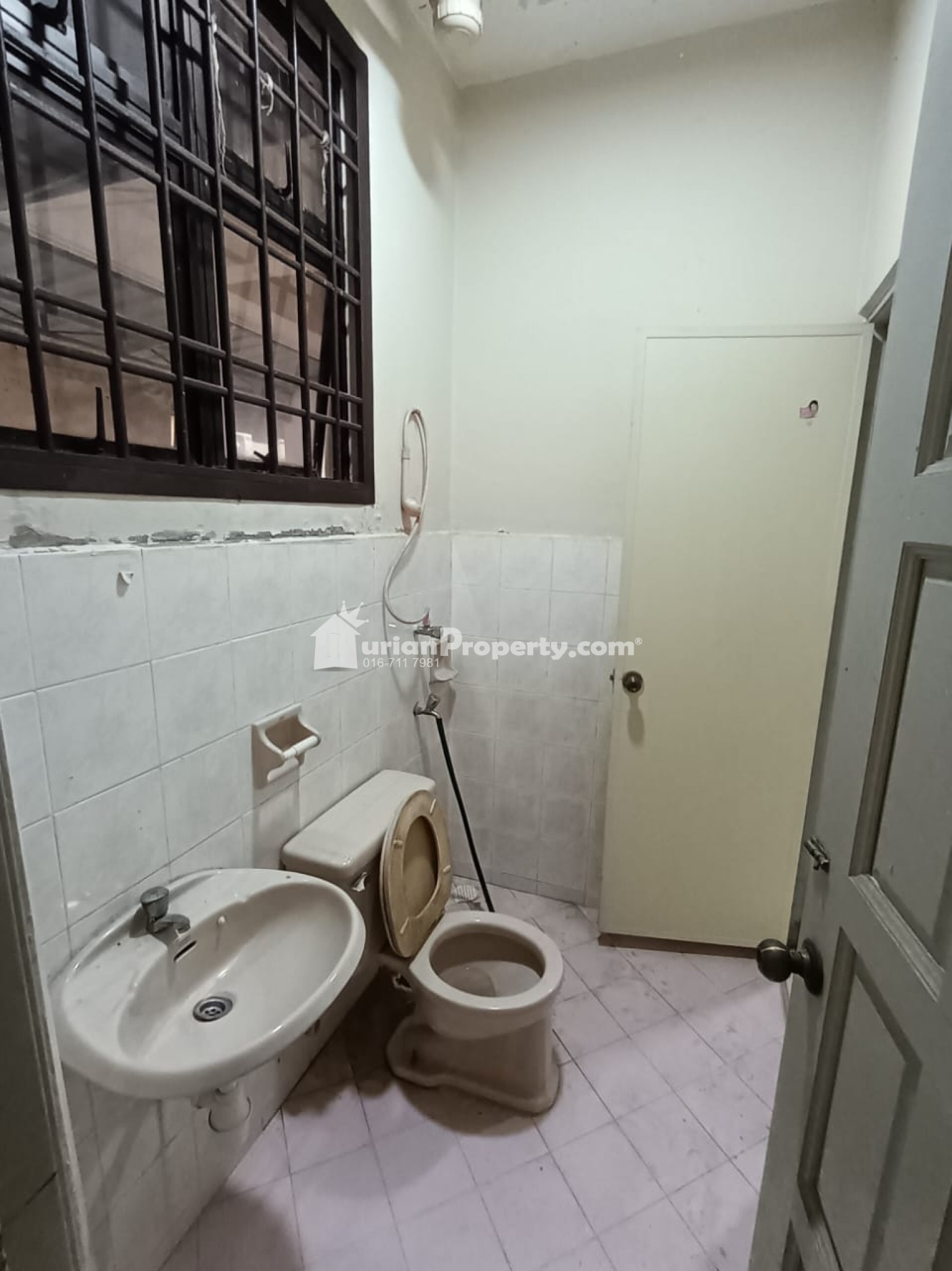 Terrace House For Rent at Taman Desa Cemerlang