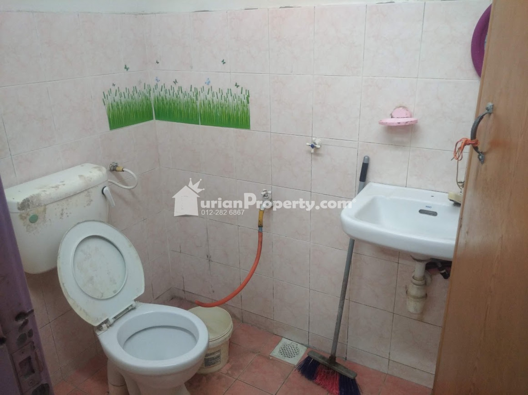 Terrace House For Rent at Kampung Pendamar