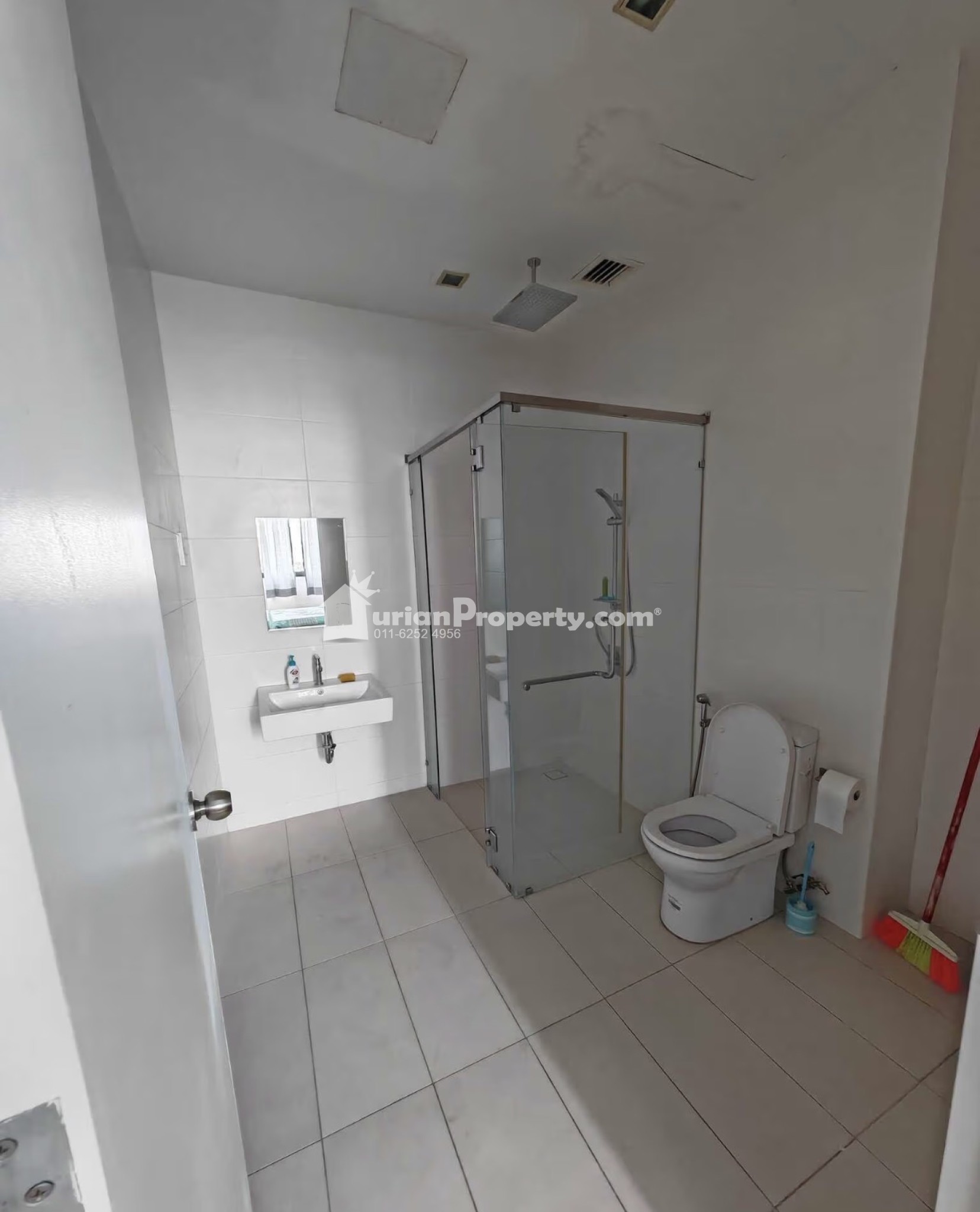 Condo Room for Rent at Miami Green