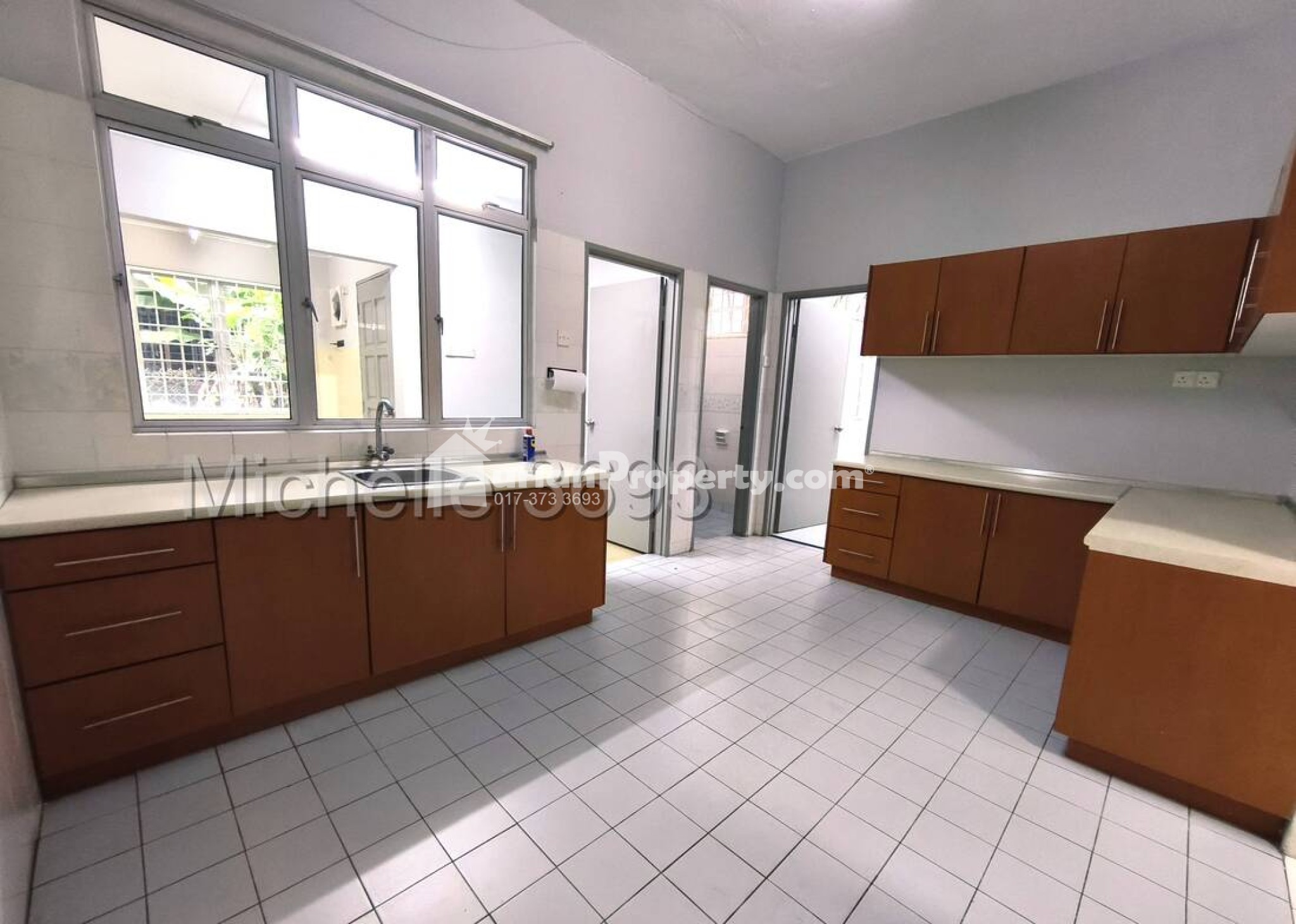 Terrace House For Rent at Kota Kemuning