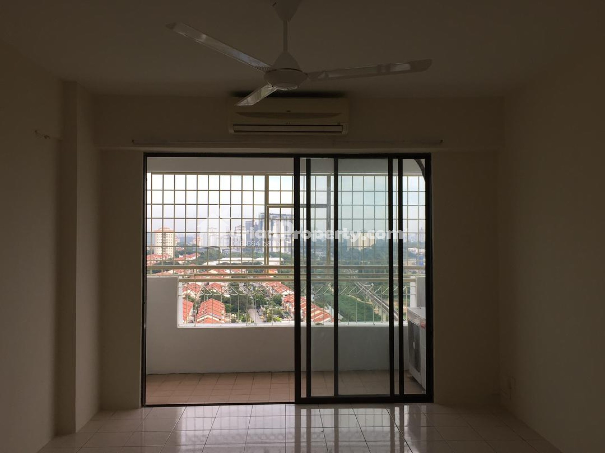 Condo For Rent at Vista Komanwel