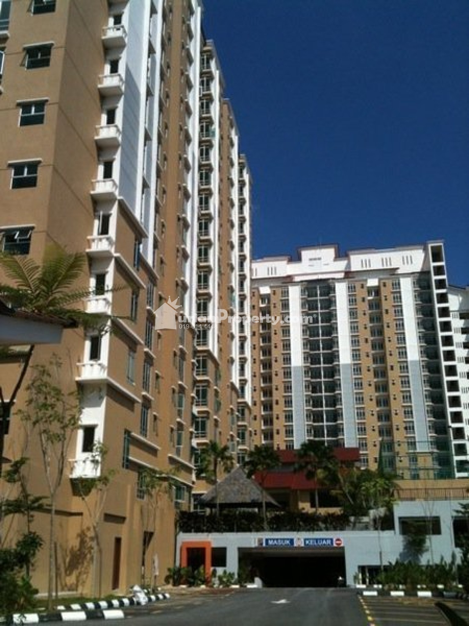 Condo For Sale at Villa Park