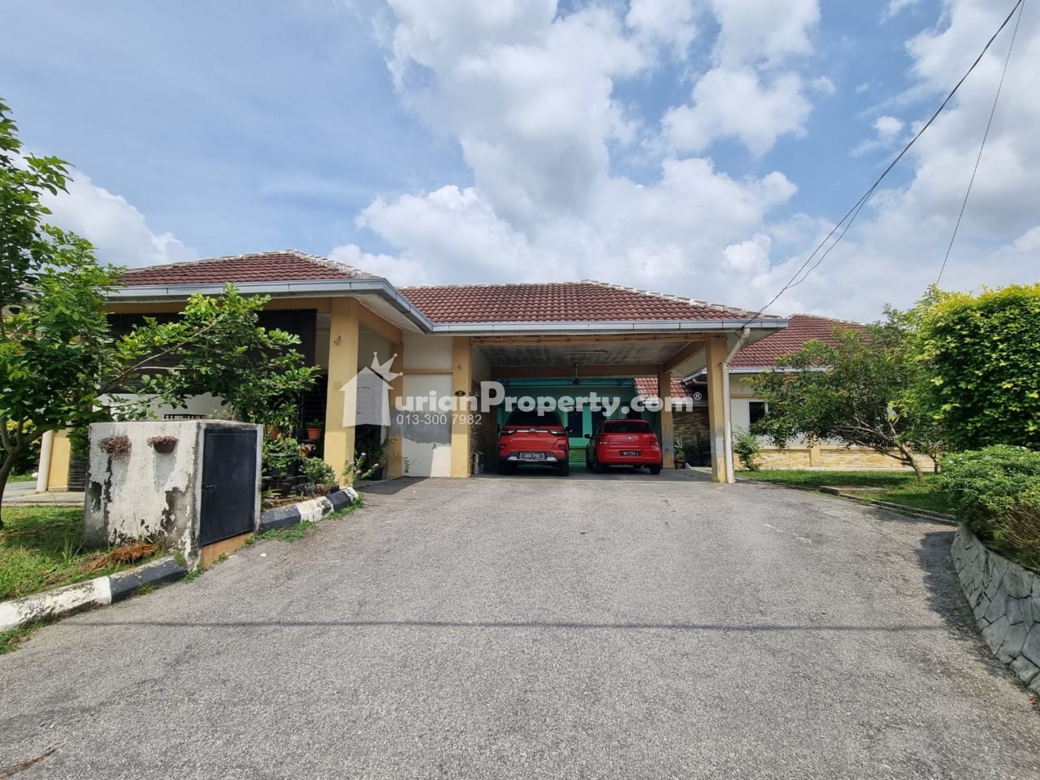 Bungalow House For Sale at Kampung Salak Tinggi