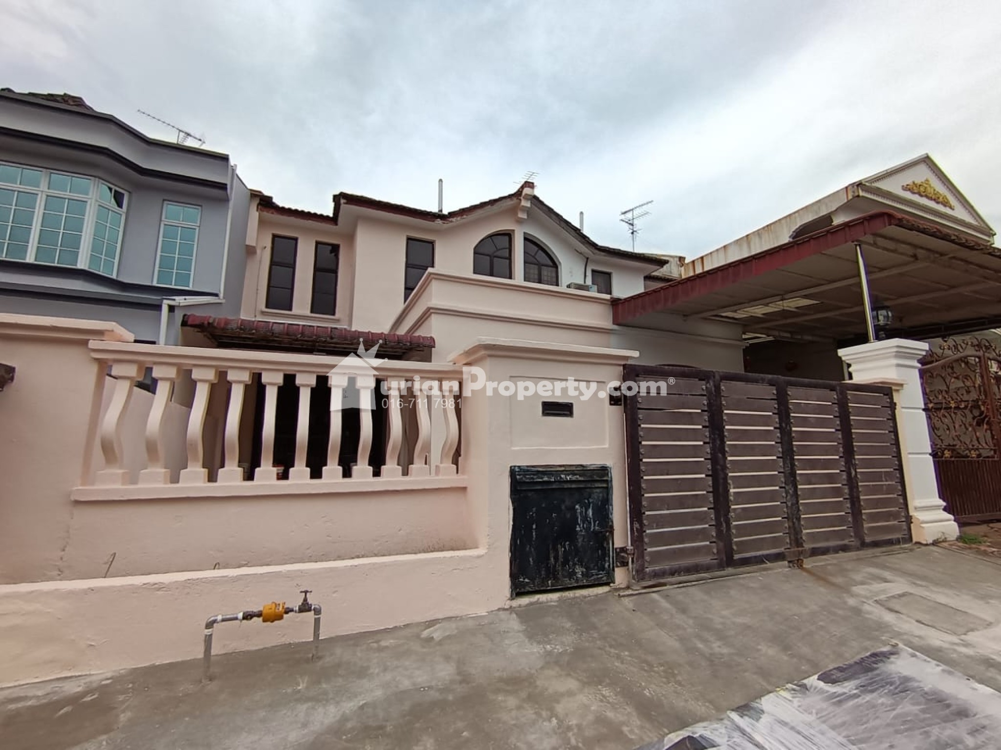 Terrace House For Rent at Taman Desa Cemerlang