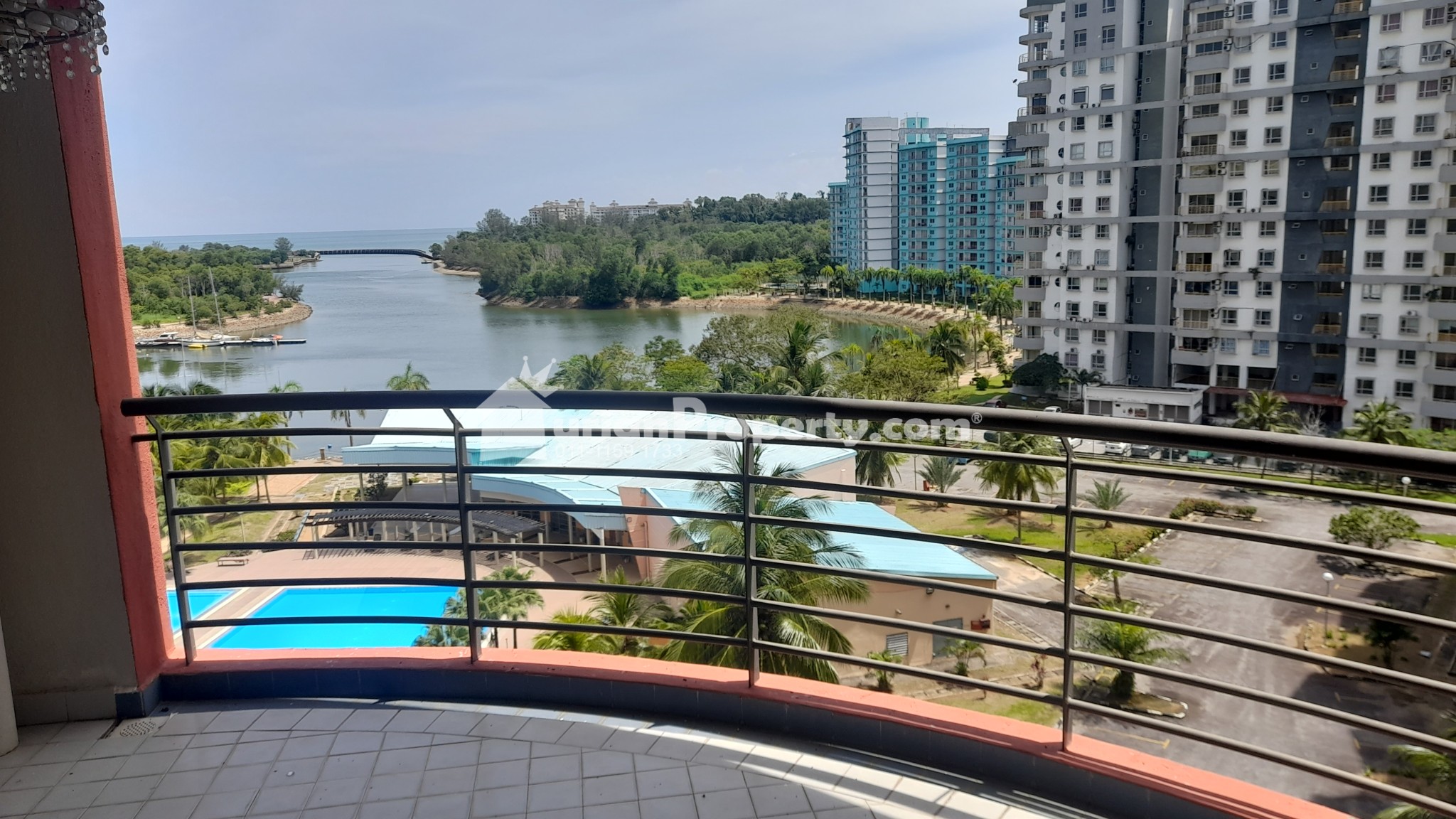 Apartment For Sale at Straits View Villas