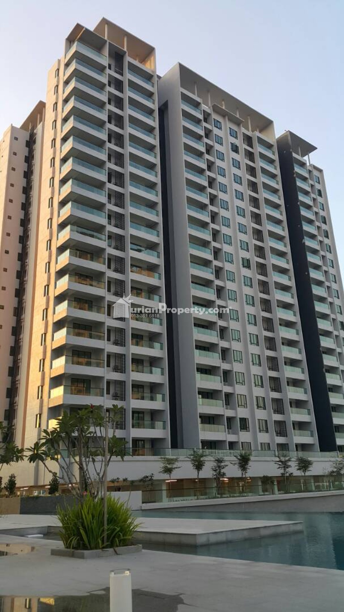 Condo For Sale at Paragon 3