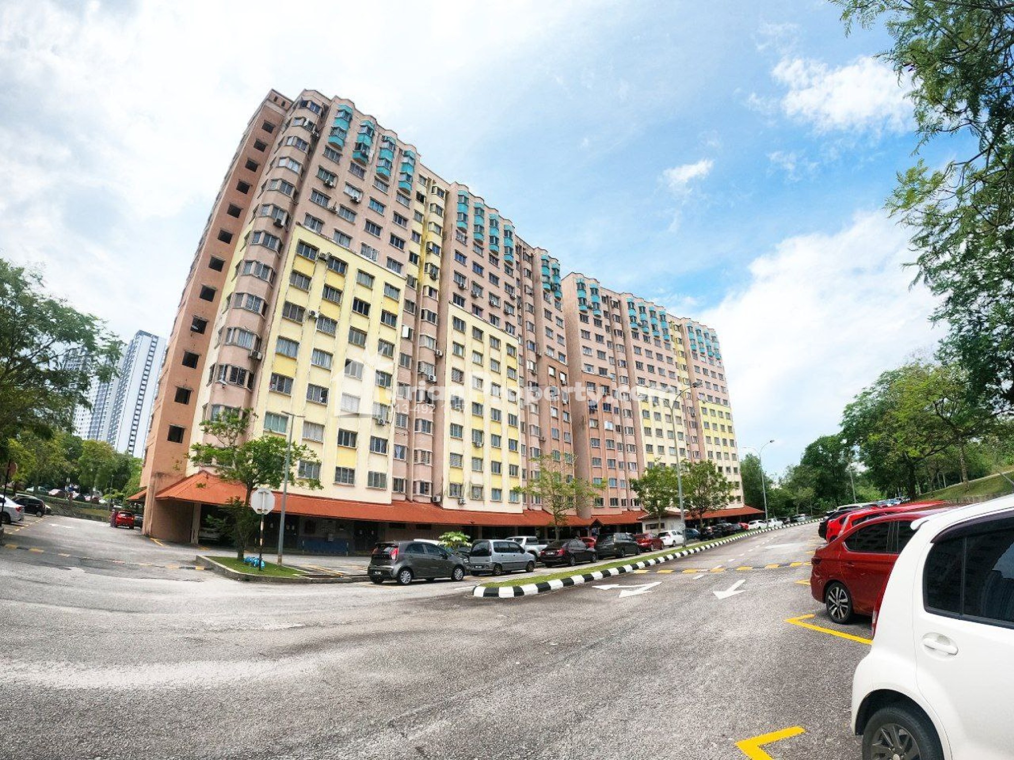 Condo For Rent at Desaminium Flora