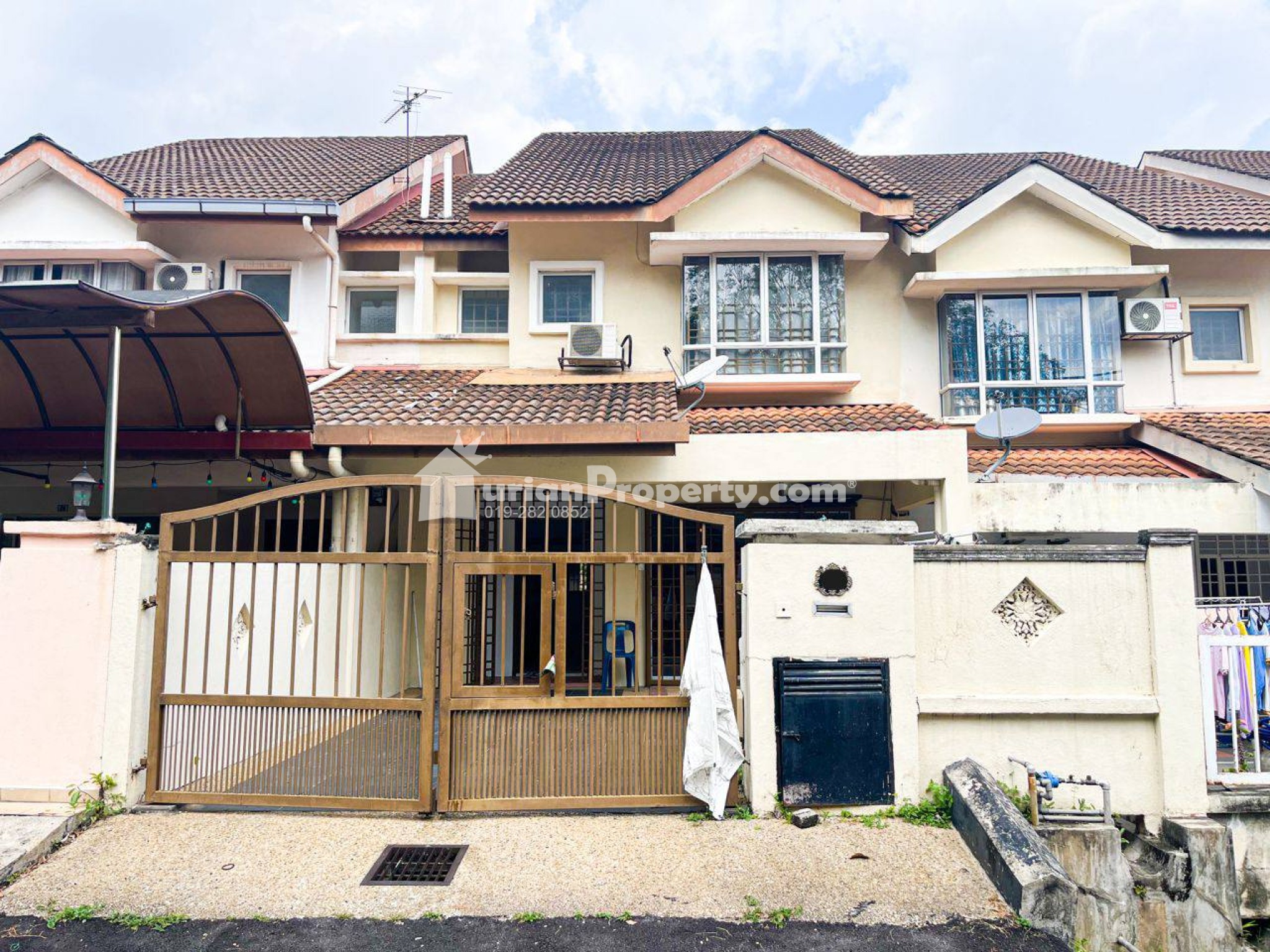 Terrace House For Sale at Section 3
