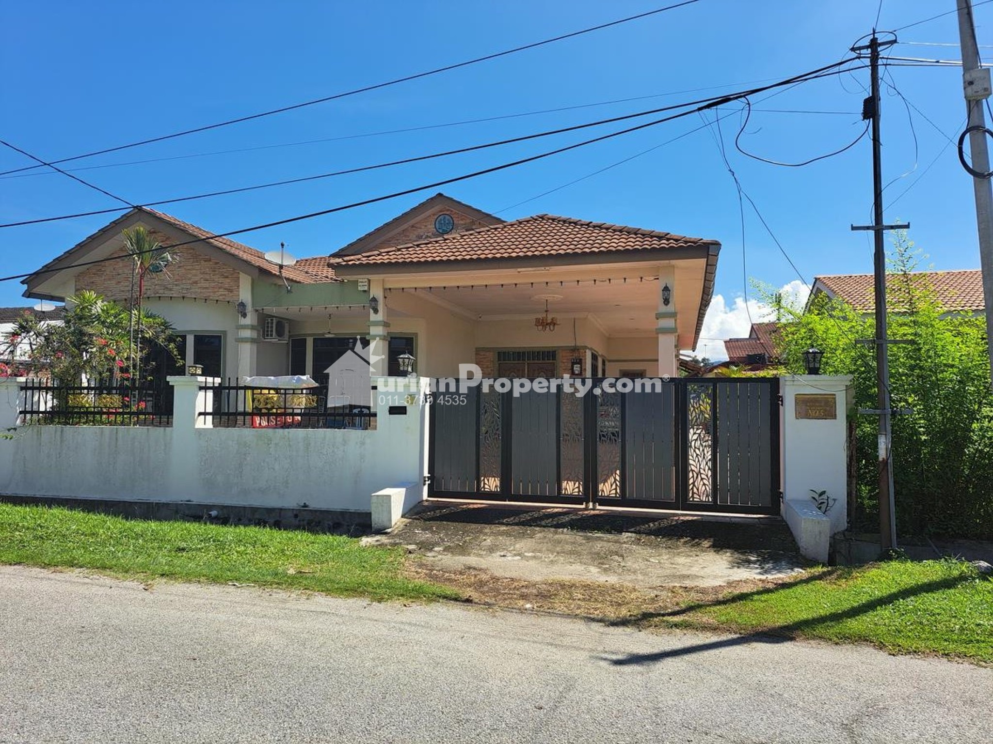 Bungalow House For Sale at Taman Lapangan Terbang