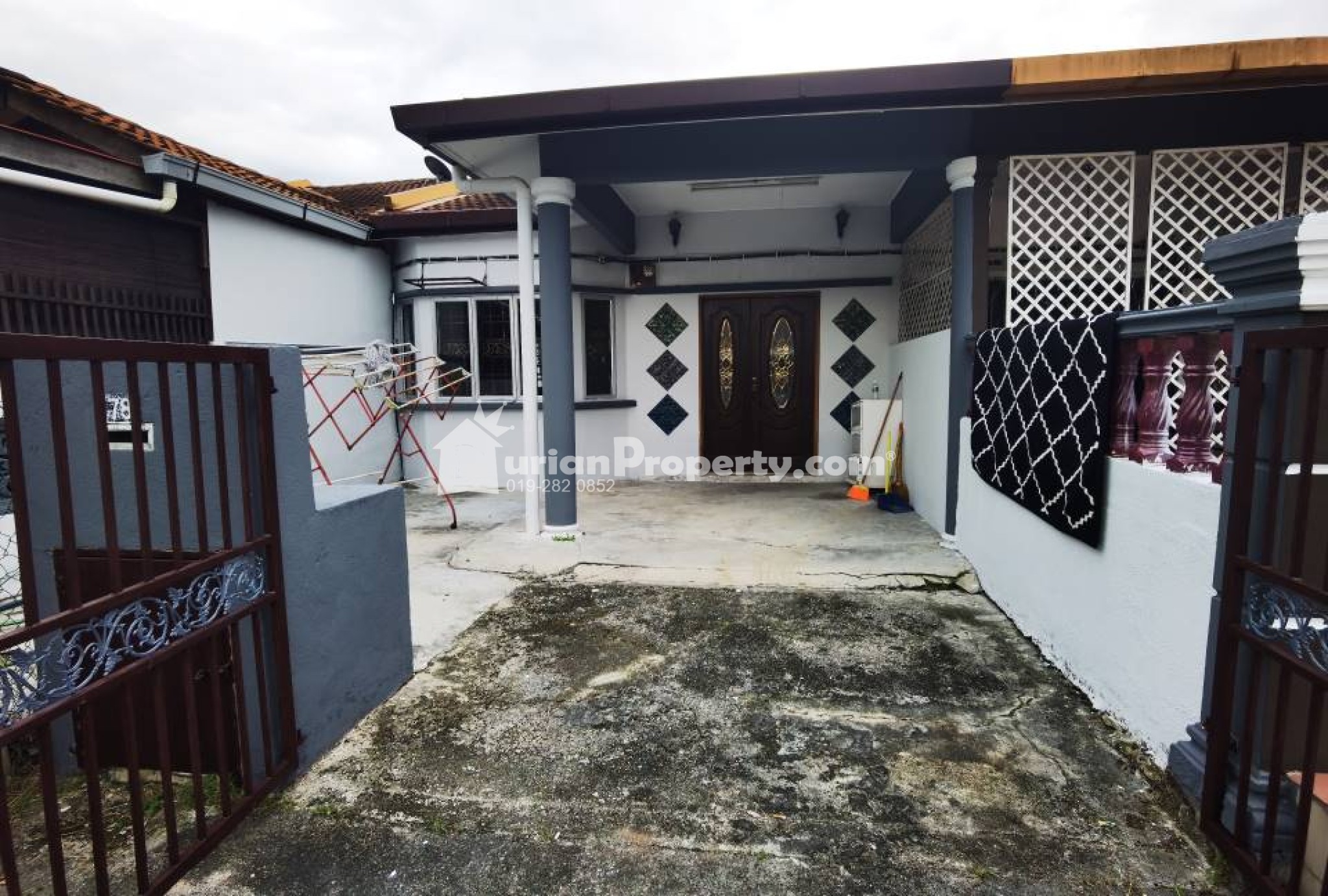 Terrace House For Rent at Taman Ambar