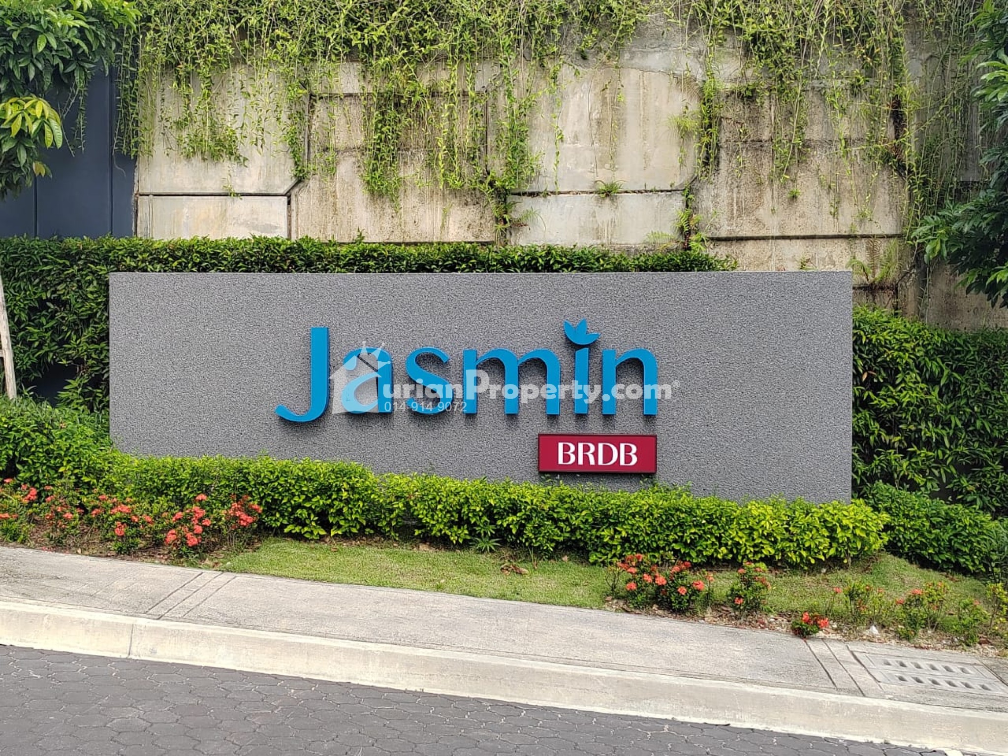 Terrace House For Sale at Tamansari