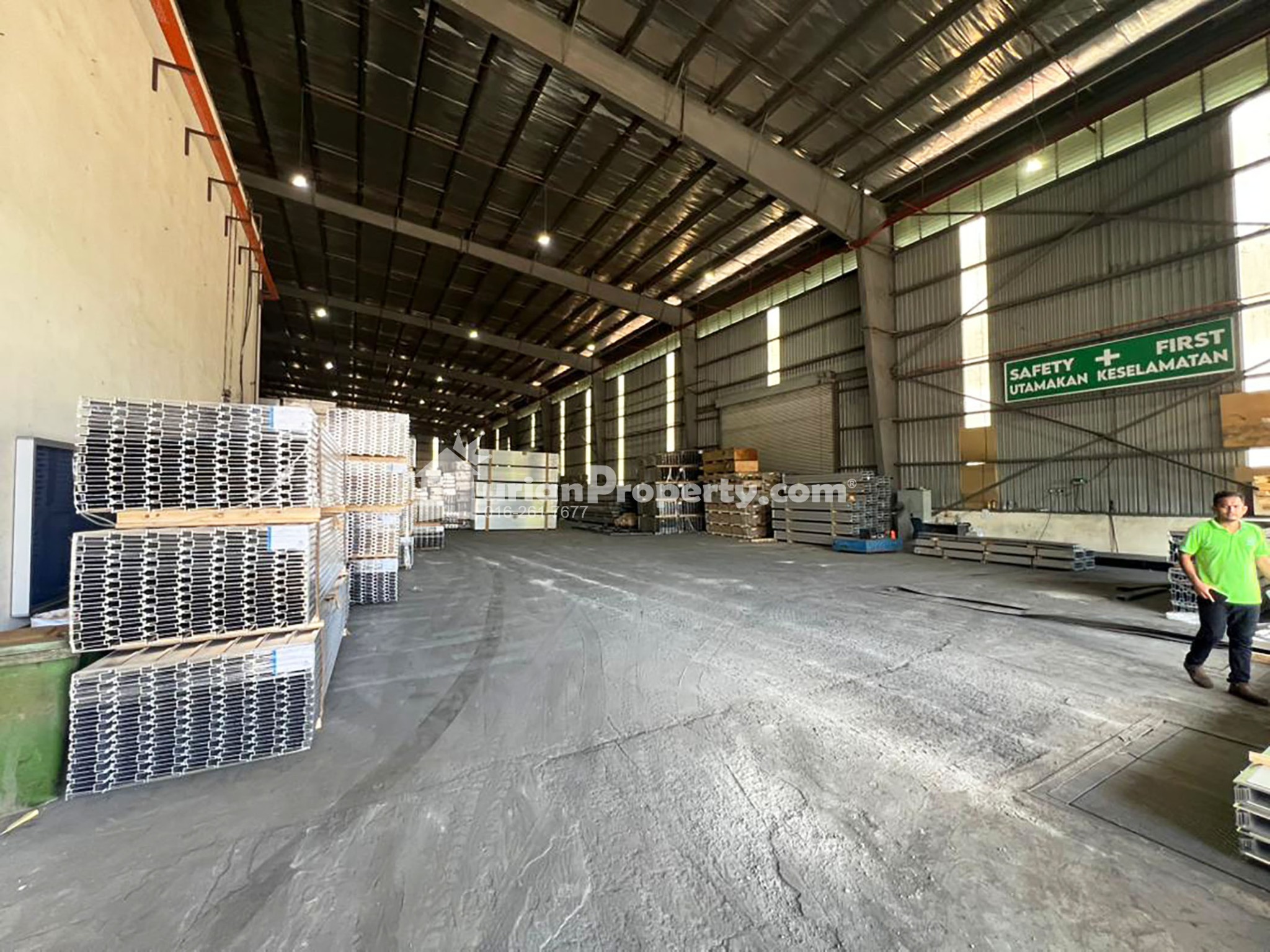 Semi-D Warehouse For Rent at Perdana Industrial Park