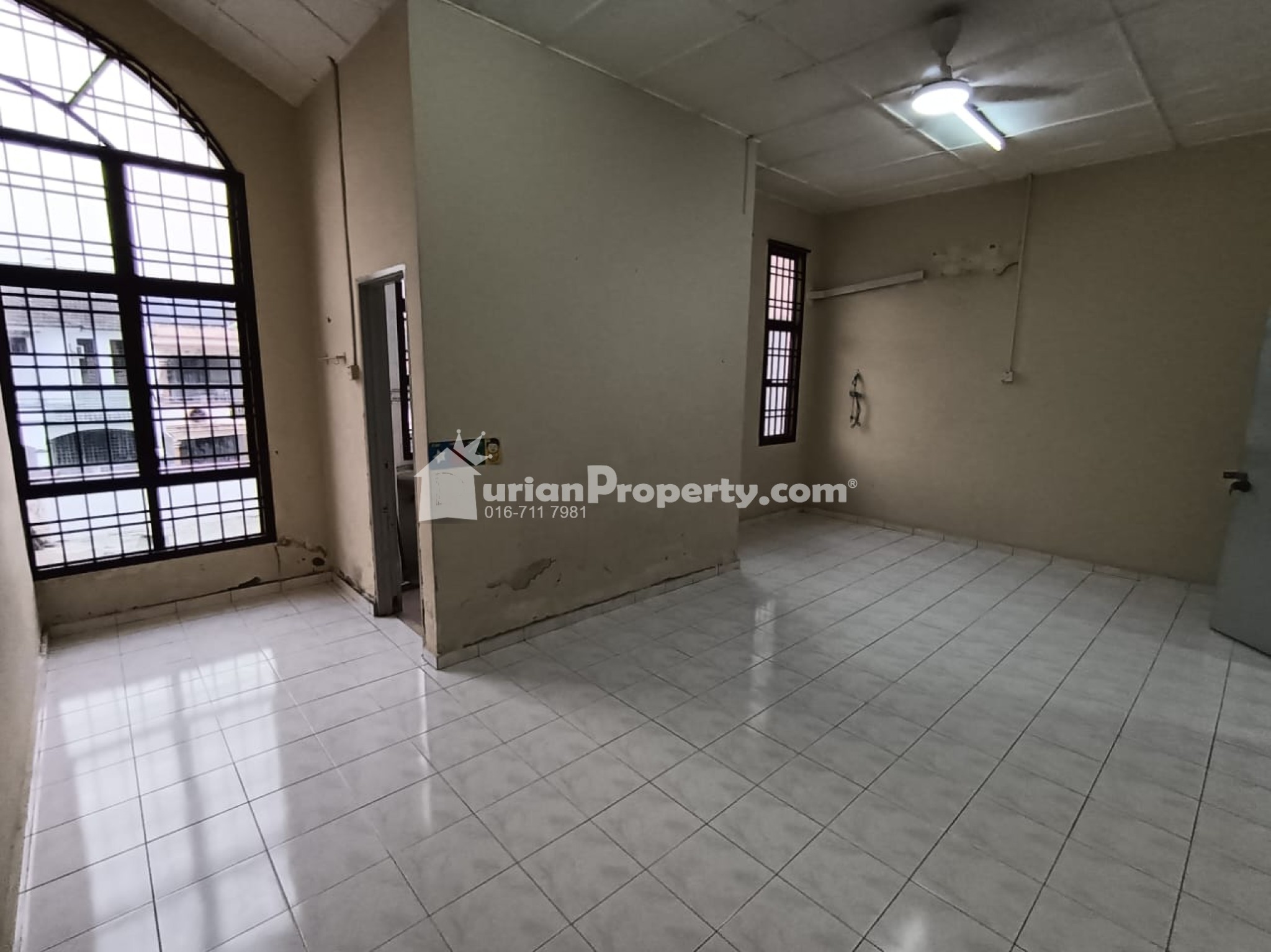 Terrace House For Rent at Taman Desa Cemerlang