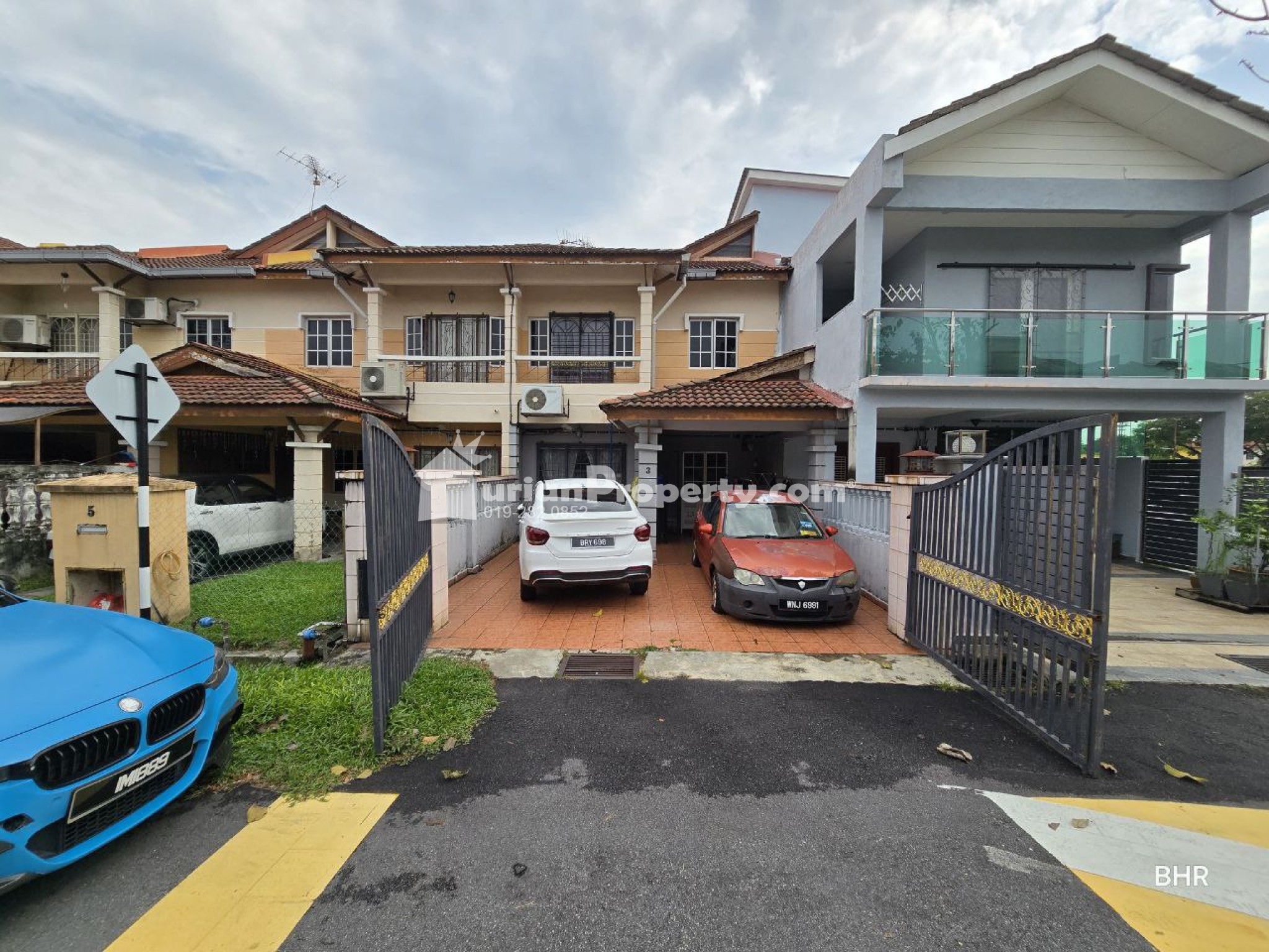 Terrace House For Sale at Section 3