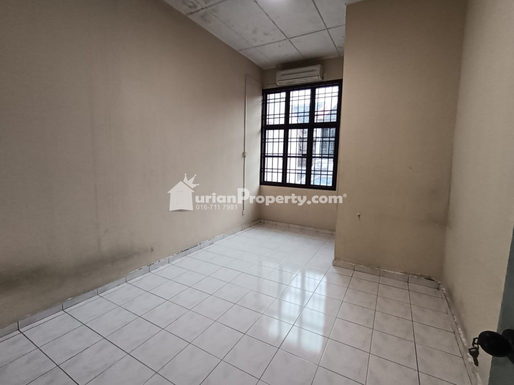 Terrace House For Rent at Taman Desa Cemerlang